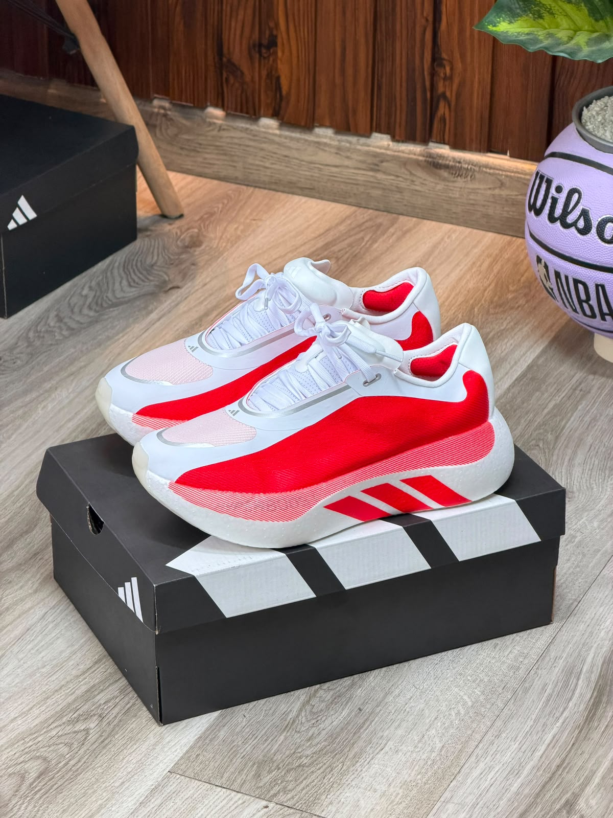 ADIDAS HYPERBOOST