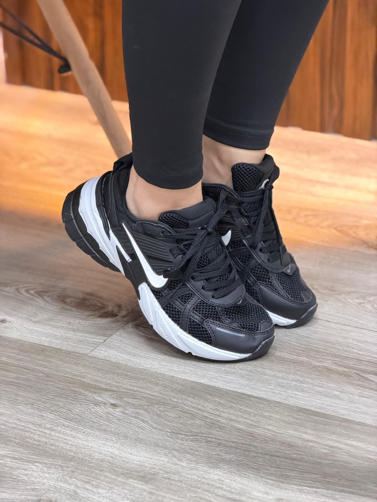NIKE V2K RUN