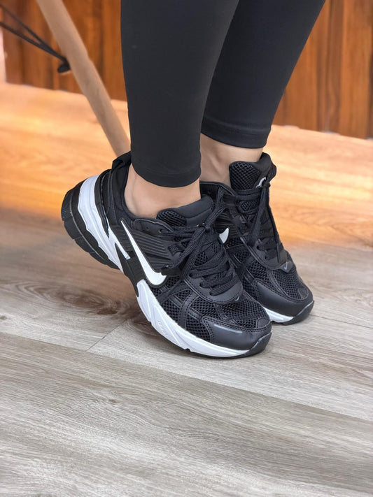 NIKE V2K RUN