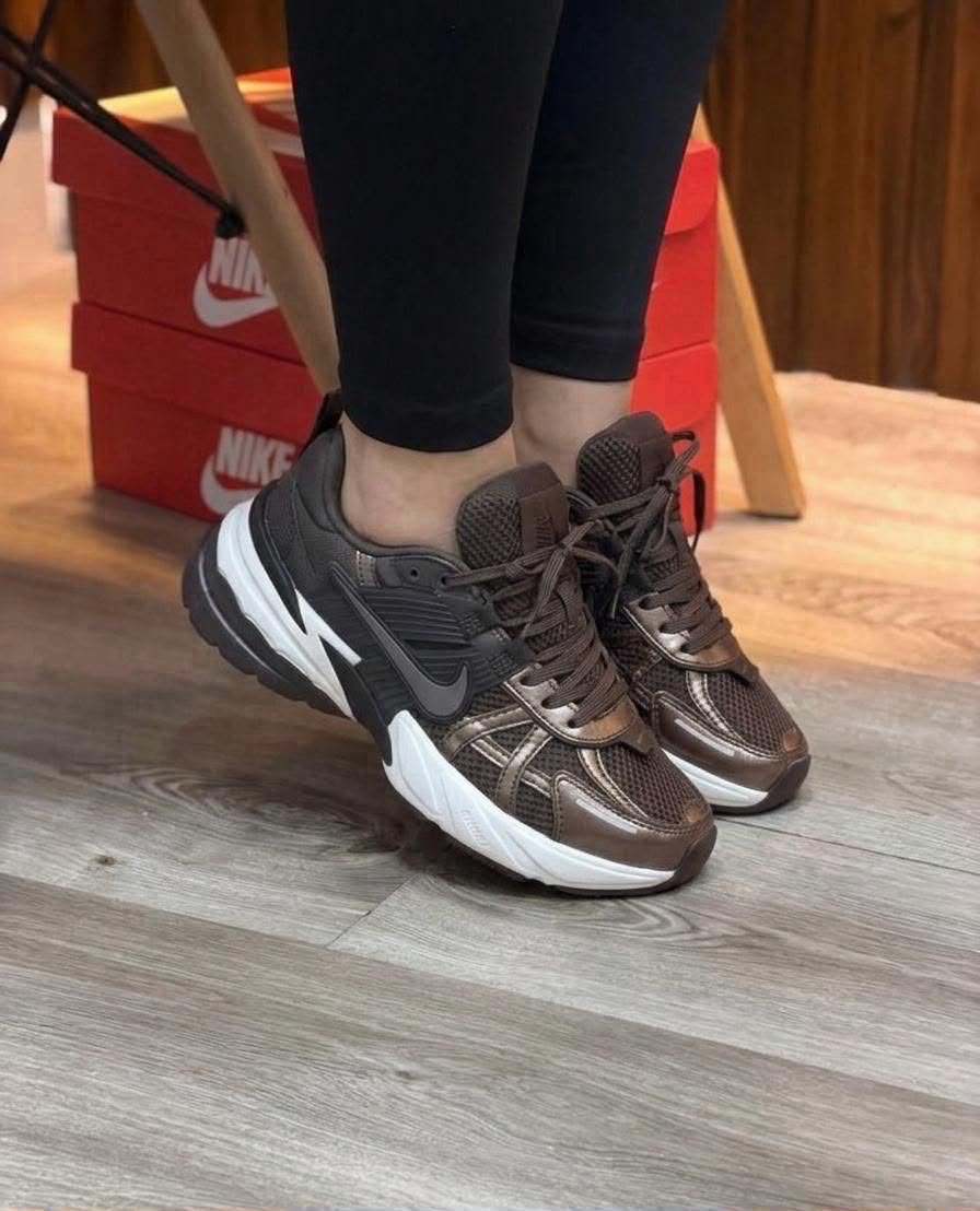 NIKE V2K RUN